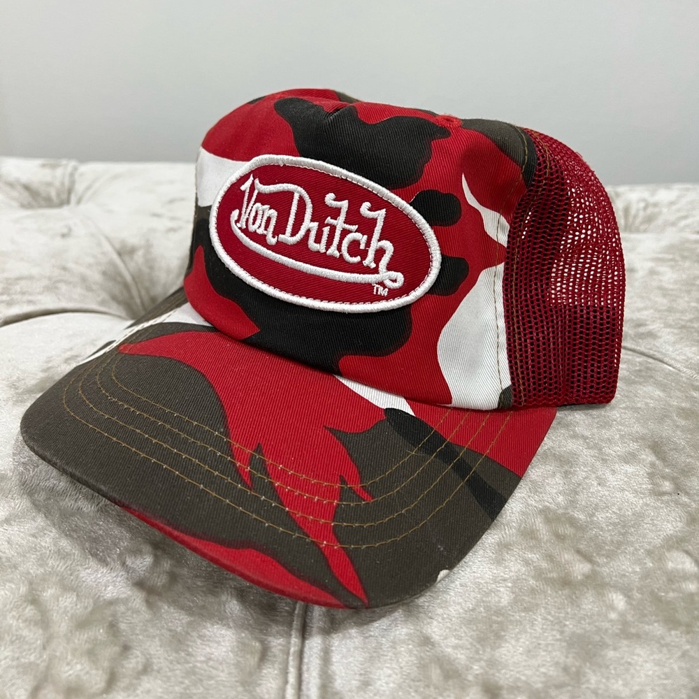Von Dutch Vintage Y2K Trucker/Baseball Hat Black/Red Army Print NEVER WORN! NWOT